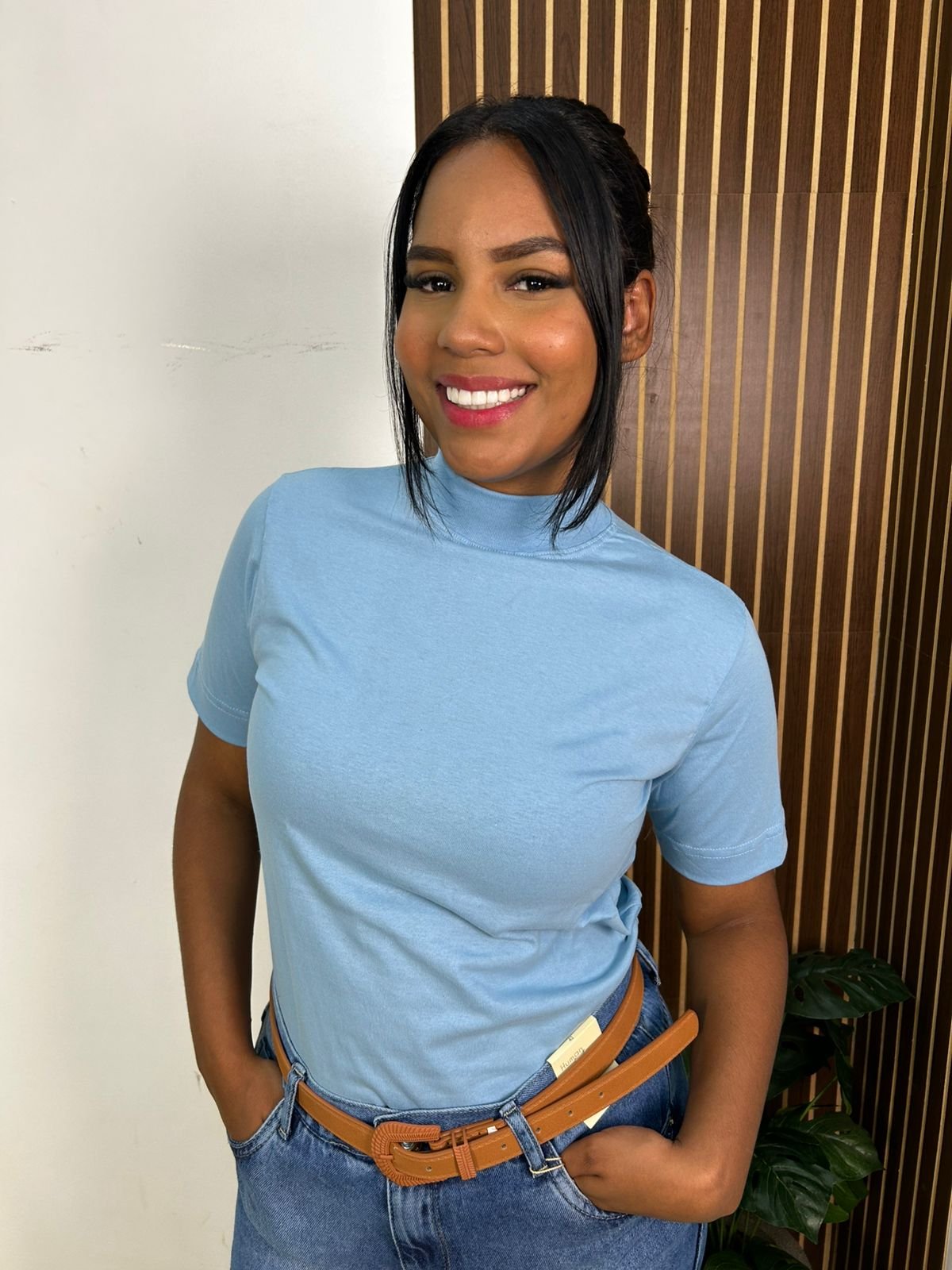 T-shirt gola alta - 100% algodão